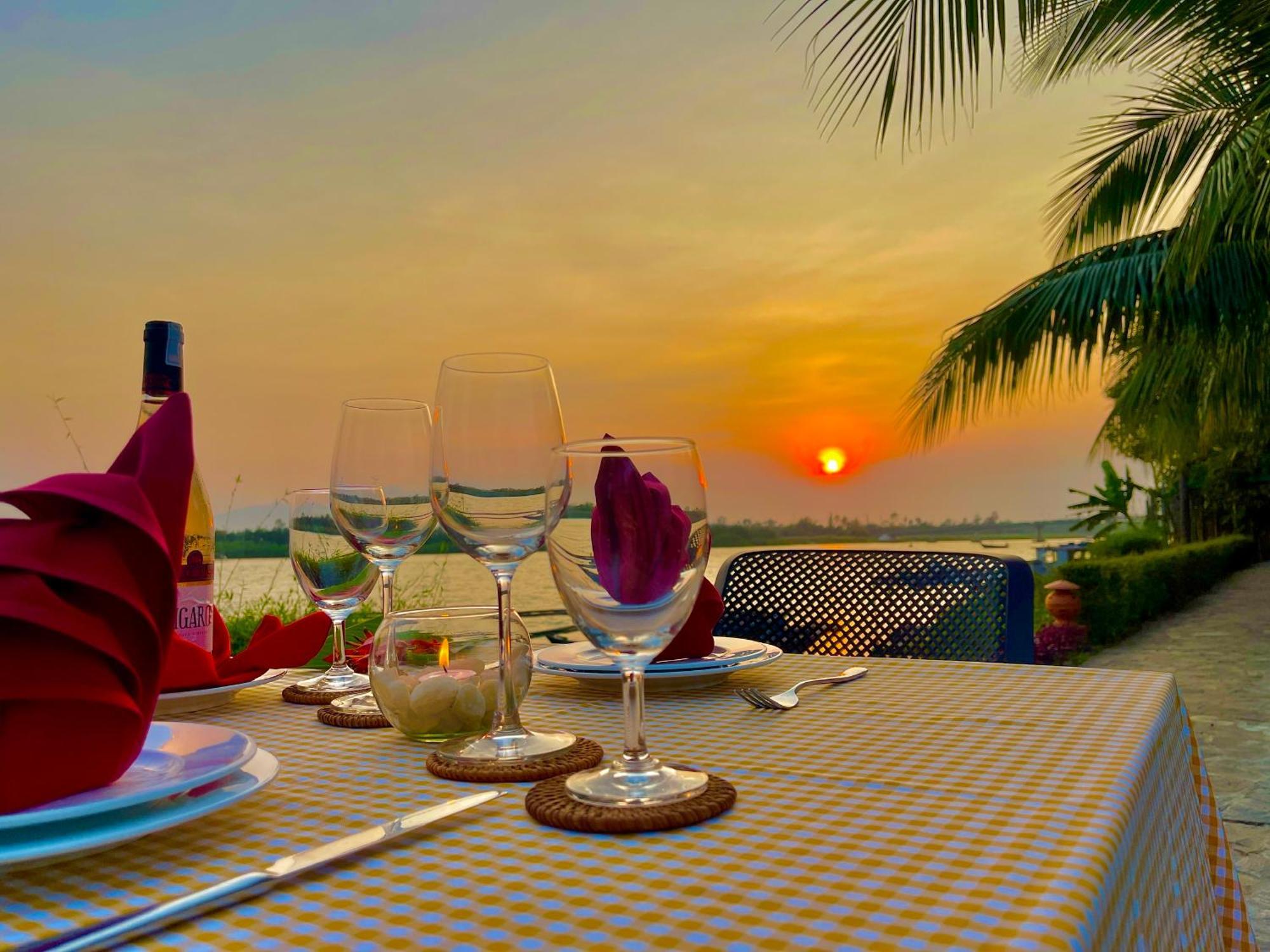 Bel Marina Hoi An Resort Εξωτερικό φωτογραφία Sunset at the Riverine Restaurant